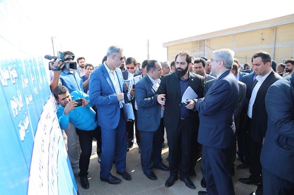 سفر وزیر نیرو به آبادان-کلنگ زنی احداث 5 آب شیرین کن در خوزستان