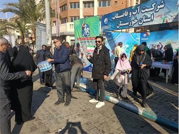 برگزاری غرفه شرکت آب و فاضلاب خوزستان در راستای ترویج مصرف صحیح آب در مسیر راهپیمایی مناسبت ۲۲ بهمن