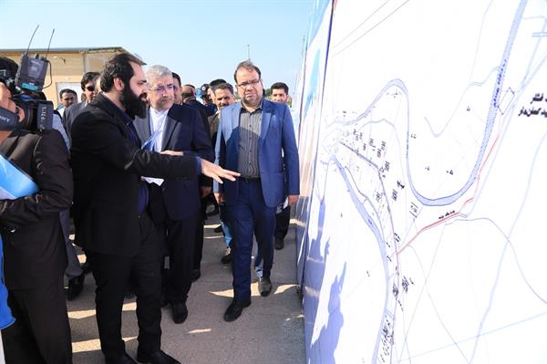 سفر وزیر نیرو به آبادان-کلنگ زنی احداث 5 آب شیرین کن در خوزستان