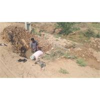 تعمیر شکستگی لوله انتقال آب شرب در دشت آزادگان