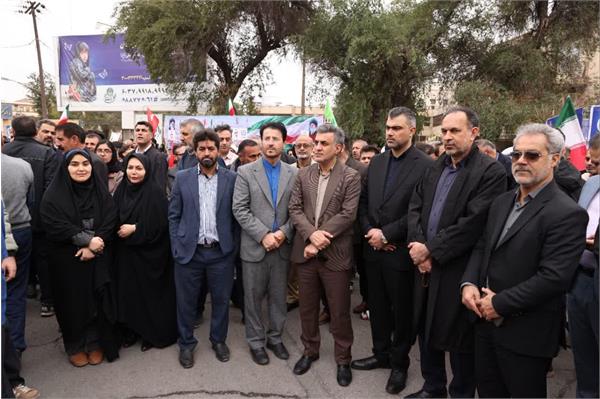 حضور دکتر افشین حاتمی سرپرست شرکت آب و فاضلاب خوزستان به همراه معاونین؛ مدیران و کارکنان شرکت در راهپیمایی یوم الله ۲۲ بهمن
