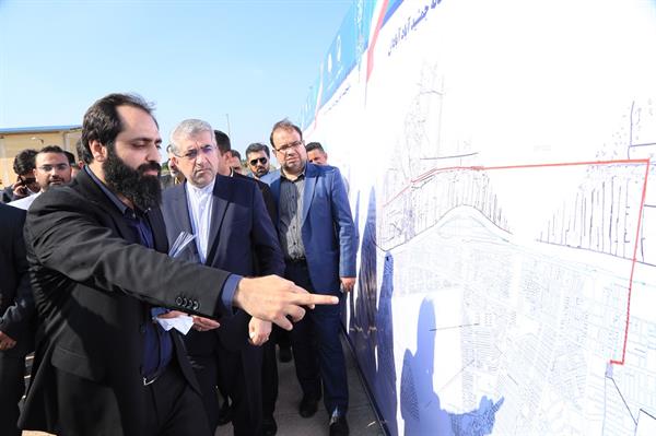 سفر وزیر نیرو به آبادان-کلنگ زنی احداث 5 آب شیرین کن در خوزستان