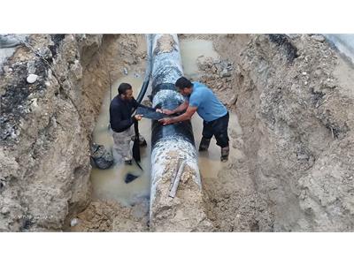 ترمیم و تعمیر ۲ مورد شکستگی خط انتقال آب در بندر امام