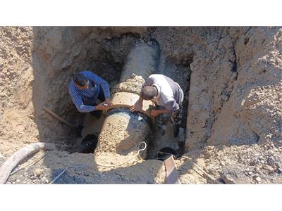 جلوگیری از هدررفت آب در بندر امام خمینی با رفع شکستگی لوله