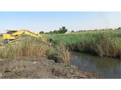 لایروبی کانال خروجی تلمبه خانه اصلی فاضلاب در بندر امام خمینی (ره)