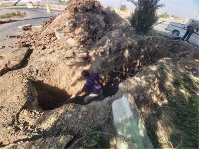 رفع ریزش خط فاضلاب در محدوده ایستگاه ۷ آبادان
