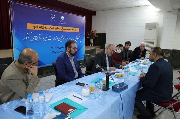 پاسخگویی مدیران و مسئولین وزارت نیرو و آبفا کشور در میز خدمت