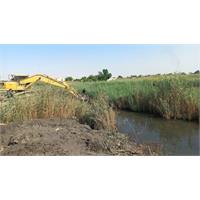 لایروبی کانال خروجی تلمبه خانه اصلی فاضلاب در بندر امام خمینی (ره)