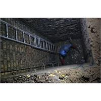 خط انتقال شبکه فاضلاب کوی آزادگان دزفول در عمق 12 متری زمین تعمیر و نوسازی شد