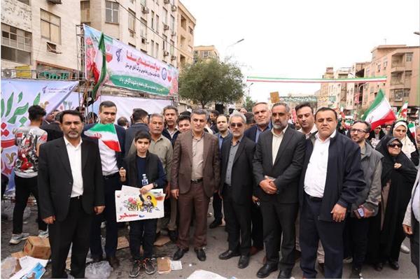 حضور دکتر افشین حاتمی سرپرست شرکت آب و فاضلاب خوزستان به همراه معاونین؛ مدیران و کارکنان شرکت در راهپیمایی یوم الله ۲۲ بهمن