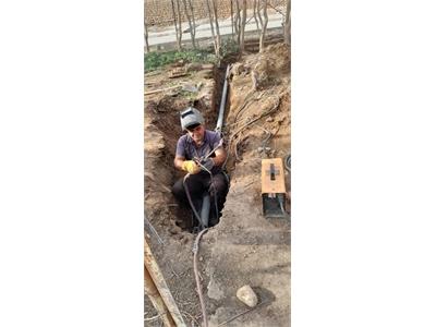 تعویض لوله‌های فرسوده و تقویت شبکه آبرسانی روستای بتوند مسجدسلیمان