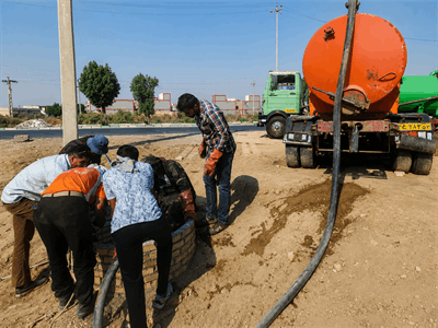 اقدام فوری آبفا آبادان برای جلوگیری از پس‌زدگی فاضلاب در دو منطقه مسکونی