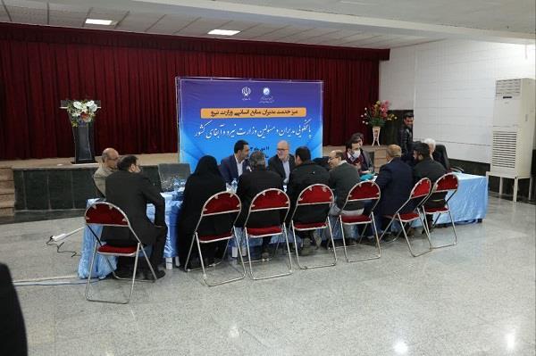 پاسخگویی مدیران و مسئولین وزارت نیرو و آبفا کشور در میز خدمت